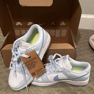 Women’s Size 8 blue Nike dunks new with tags